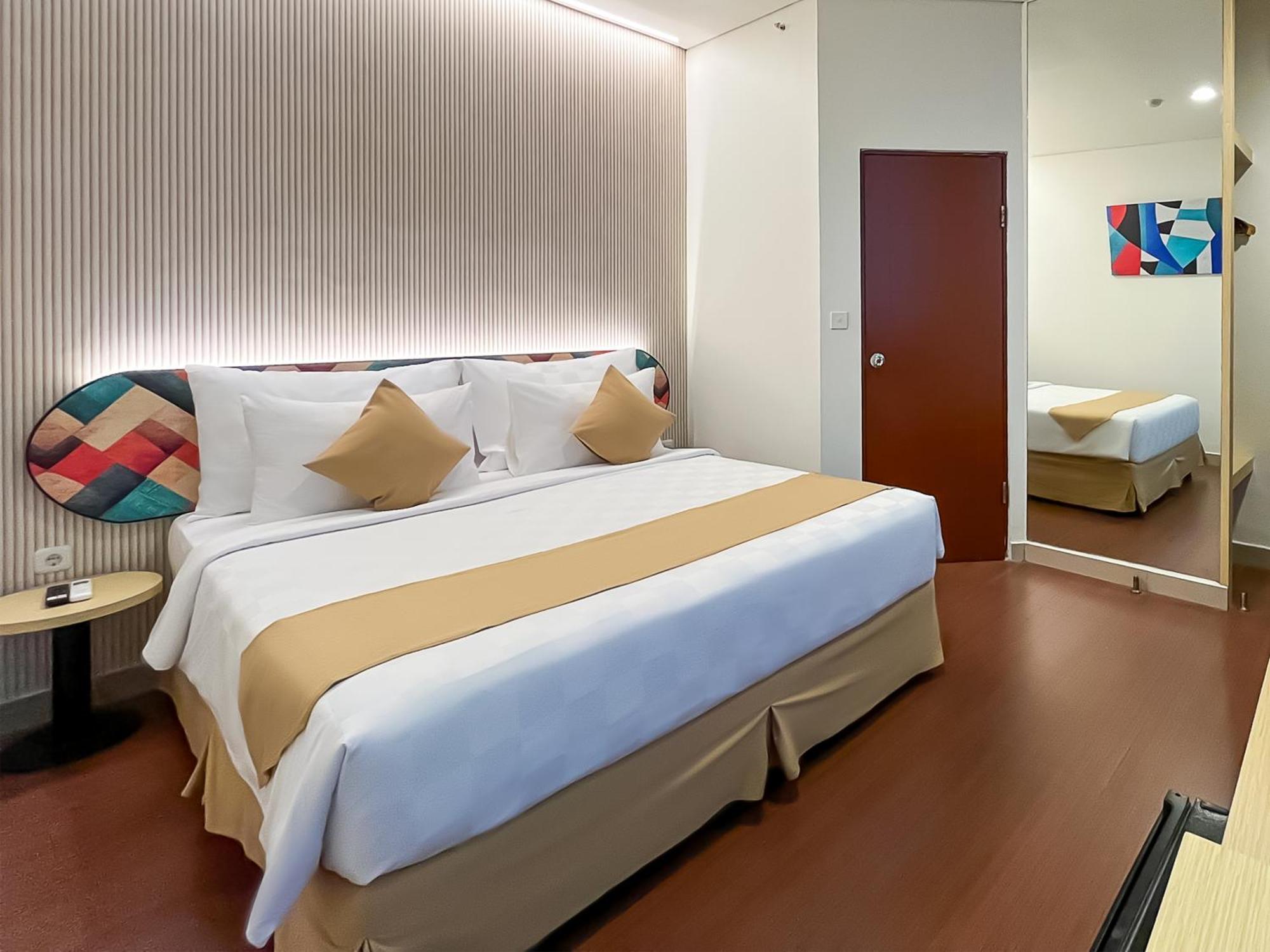 Hotel 88 Embong Malang Tunjungan Surabaya By Wh - Breakfast With The Best View On The Highest Floor And Strategic Location In The City Center Ngoại thất bức ảnh