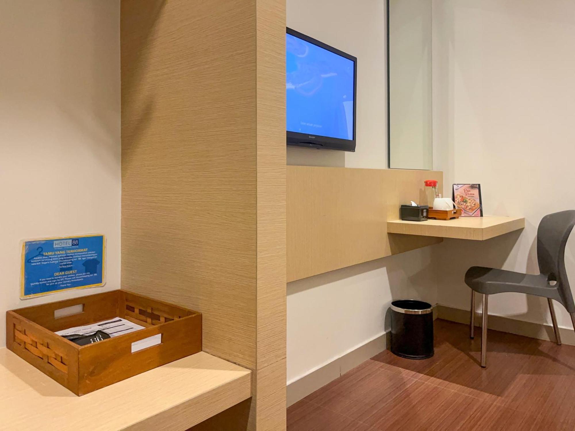 Hotel 88 Embong Malang Tunjungan Surabaya By Wh - Breakfast With The Best View On The Highest Floor And Strategic Location In The City Center Ngoại thất bức ảnh