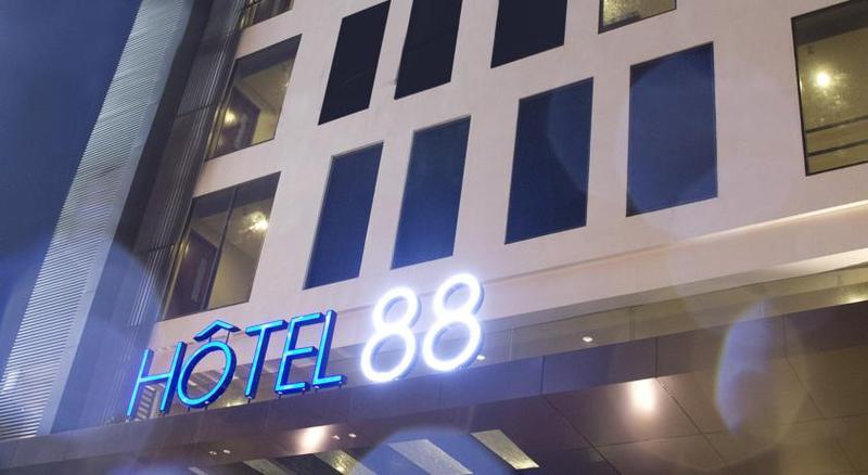 Hotel 88 Embong Malang Tunjungan Surabaya By Wh - Breakfast With The Best View On The Highest Floor And Strategic Location In The City Center Ngoại thất bức ảnh