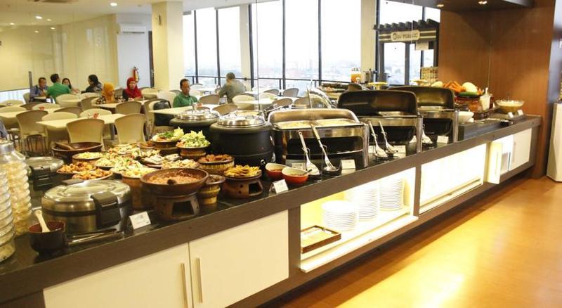 Hotel 88 Embong Malang Tunjungan Surabaya By Wh - Breakfast With The Best View On The Highest Floor And Strategic Location In The City Center Ngoại thất bức ảnh