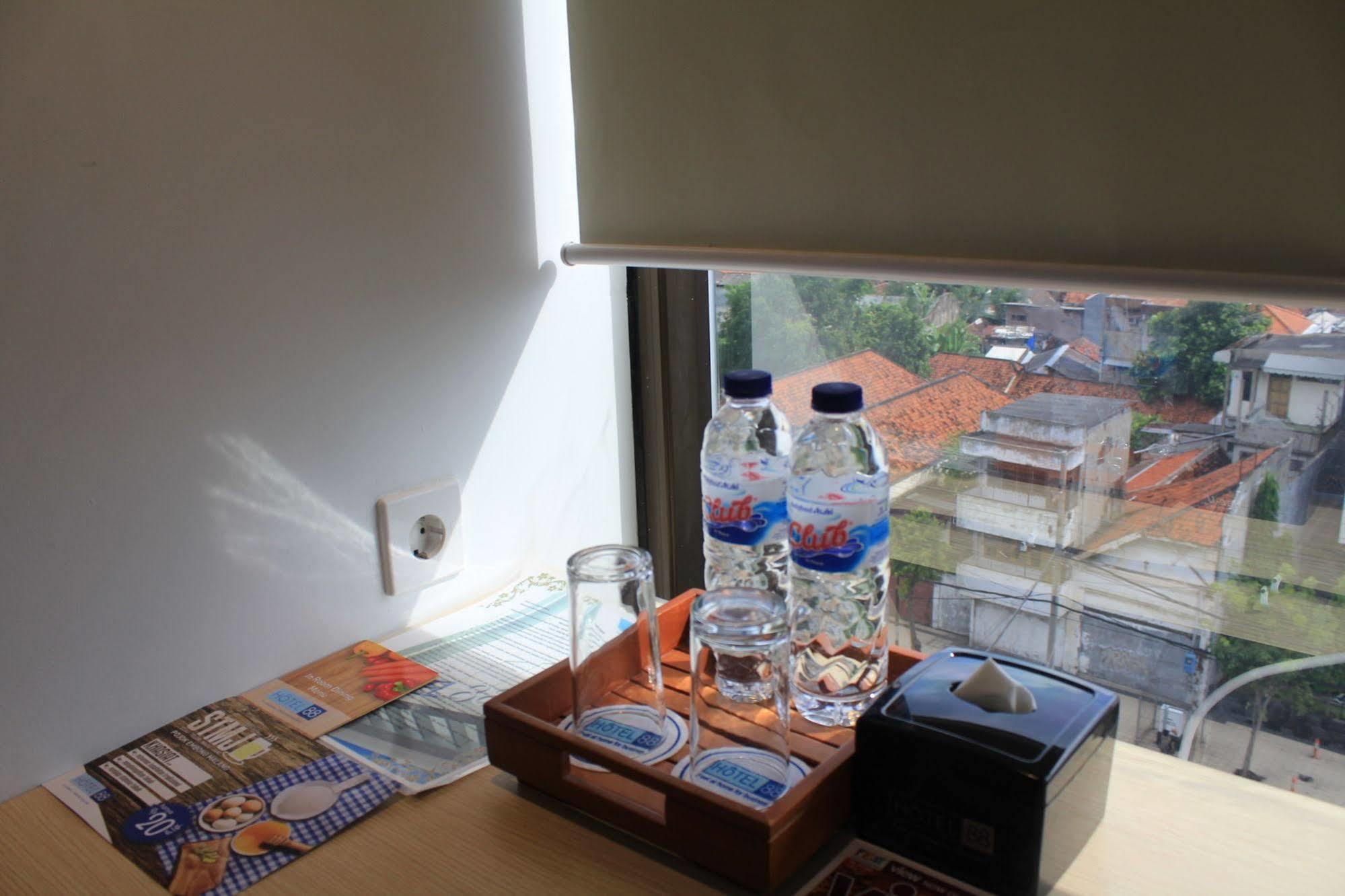 Hotel 88 Embong Malang Tunjungan Surabaya By Wh - Breakfast With The Best View On The Highest Floor And Strategic Location In The City Center Ngoại thất bức ảnh