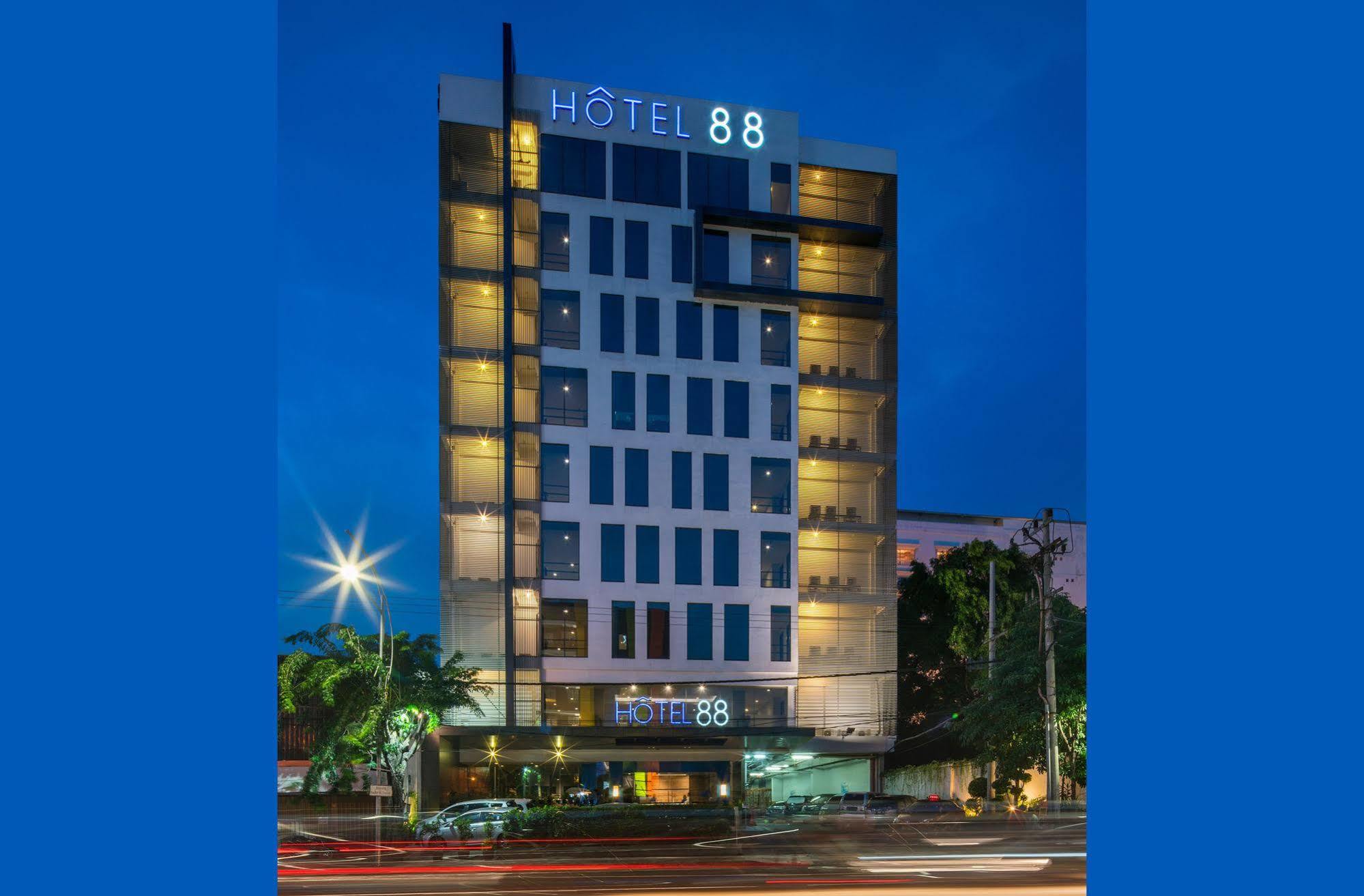 Hotel 88 Embong Malang Tunjungan Surabaya By Wh - Breakfast With The Best View On The Highest Floor And Strategic Location In The City Center Ngoại thất bức ảnh