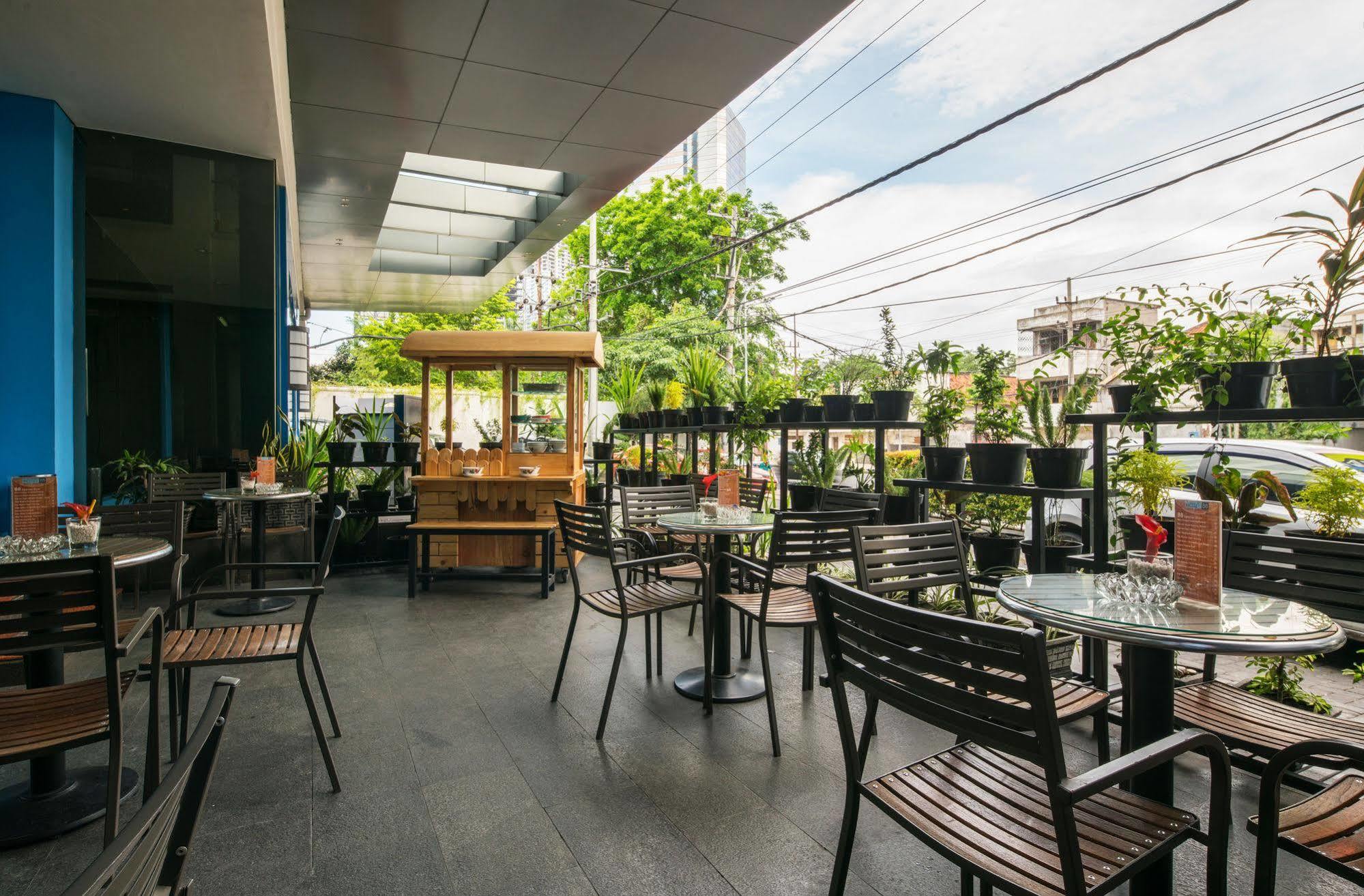 Hotel 88 Embong Malang Tunjungan Surabaya By Wh - Breakfast With The Best View On The Highest Floor And Strategic Location In The City Center Ngoại thất bức ảnh